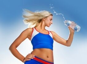 Minum air untuk penurunan berat badan