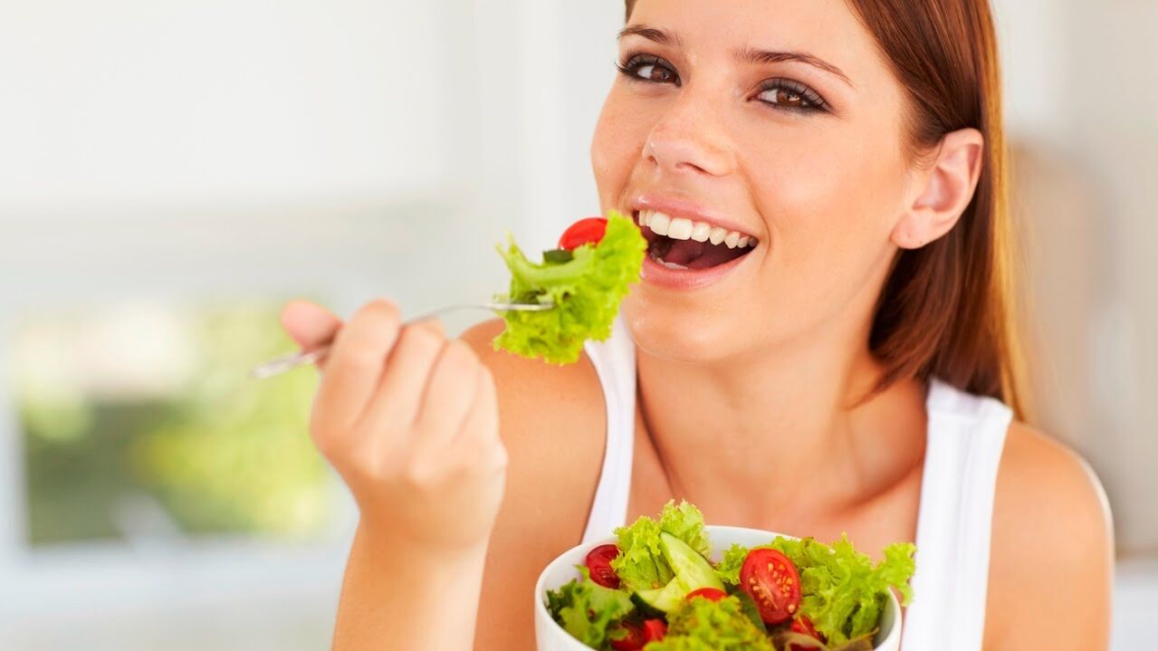 Makan salad hijau jika anda menjalani diet malas